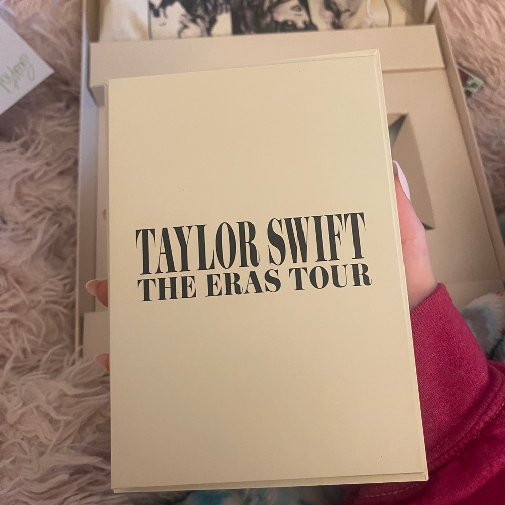 taylor swift vip post card box! from houston night 3! ⭐️⭐️⭐️⭐️